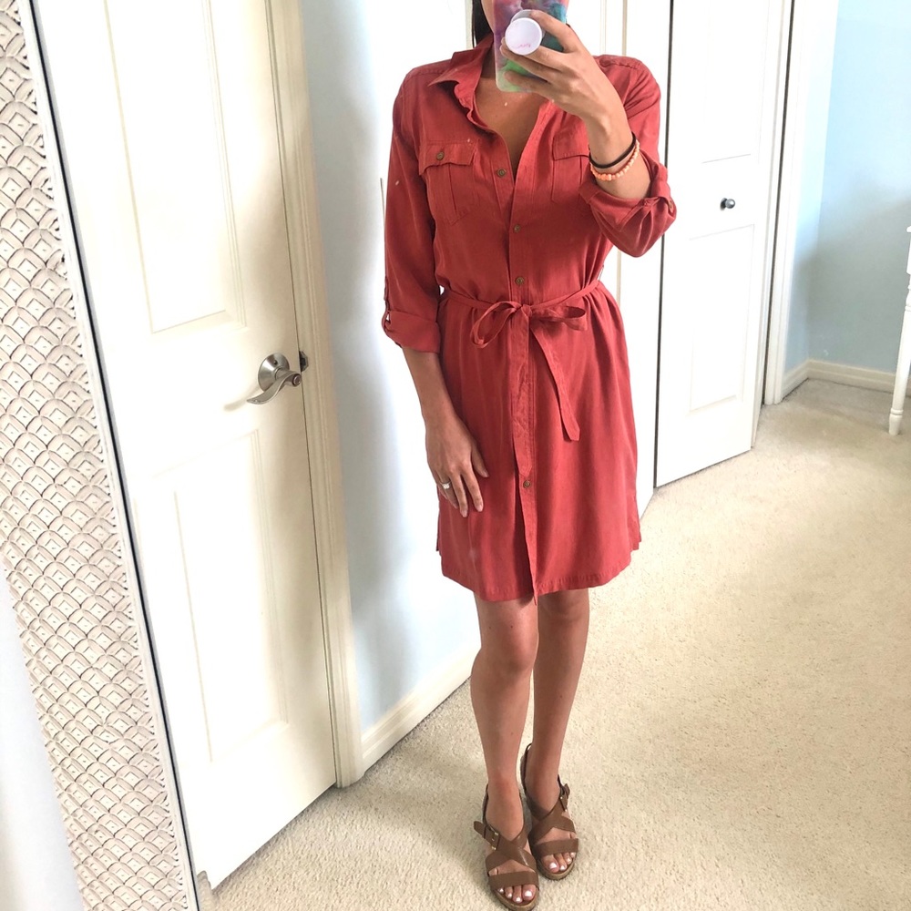 Banana republic button down dress 👗